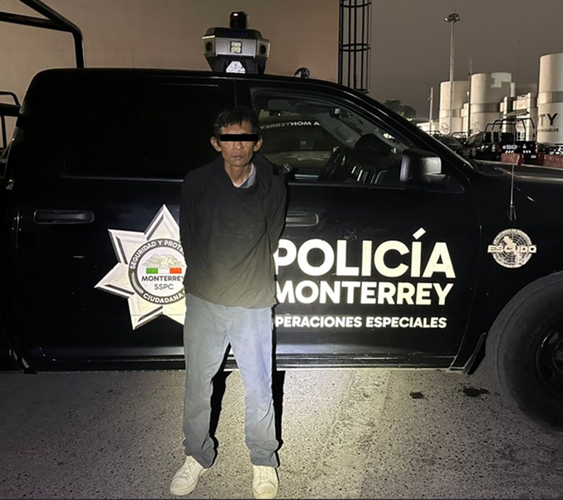 Detienen a hondureño por agredir con una piedra a un peatón en el centro de Monterrey