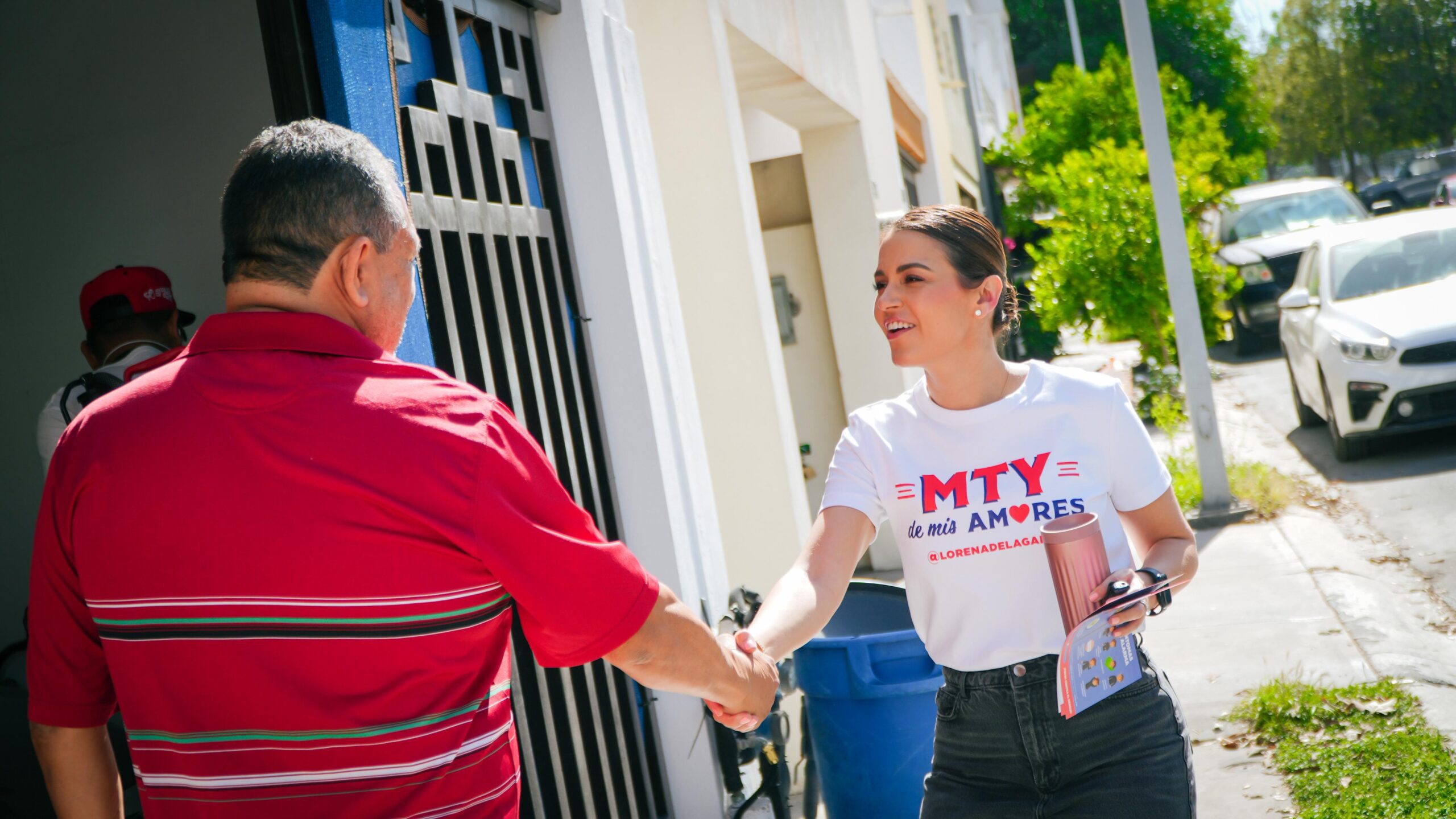 Arranca Lorena de la Garza campaña de fumigación en colonias de Monterrey