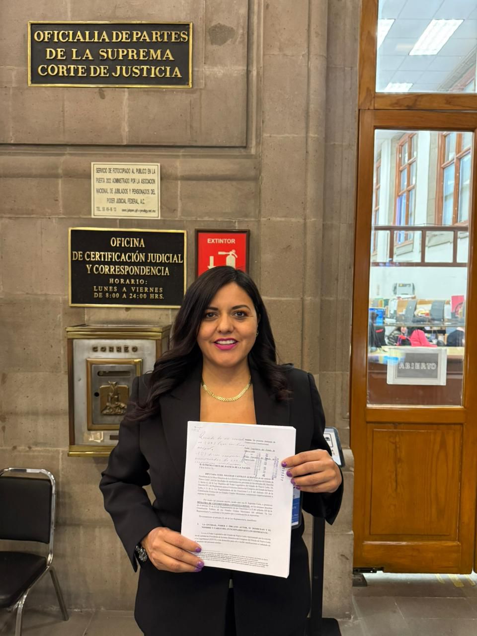 Itzel Castillo acude ante la Suprema Corte de Justicia para presentar demanda por publicacion incompleta de decreto 340