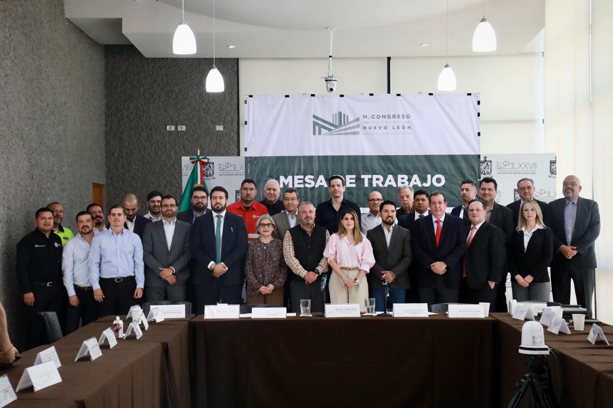 El Congreso de Nuevo León realiza mesas de trabajo sobre cableado en desuso