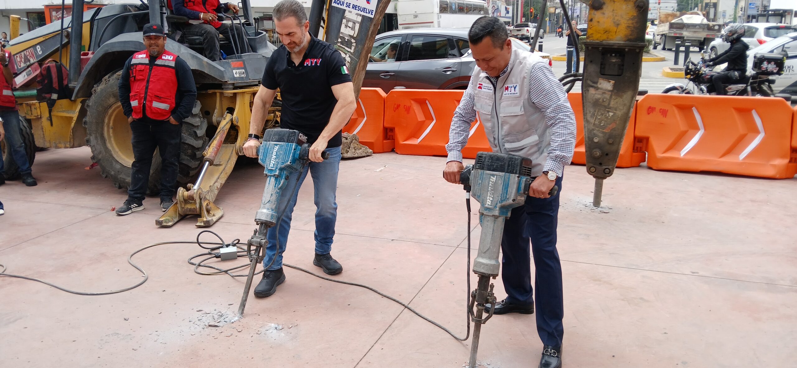 Adrian de la Garza arranca trabajos de adecuación vial en la zona del  Arco de Independencia en el Centro de Monterrey