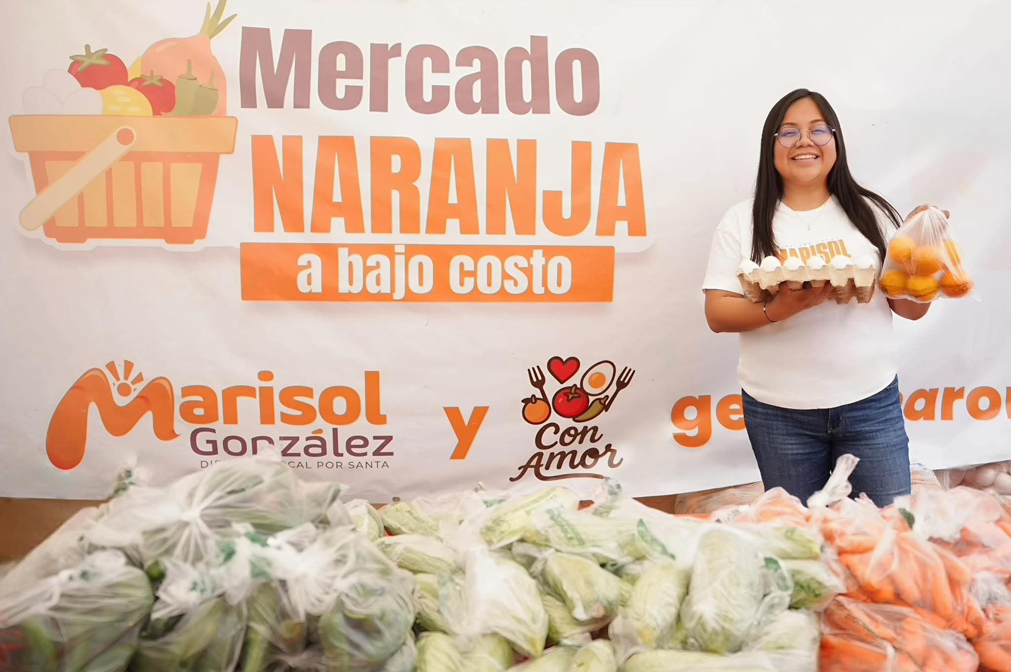 Promueve Marisol González ahorro familiar con “mercado naranja” en Santa Catarina