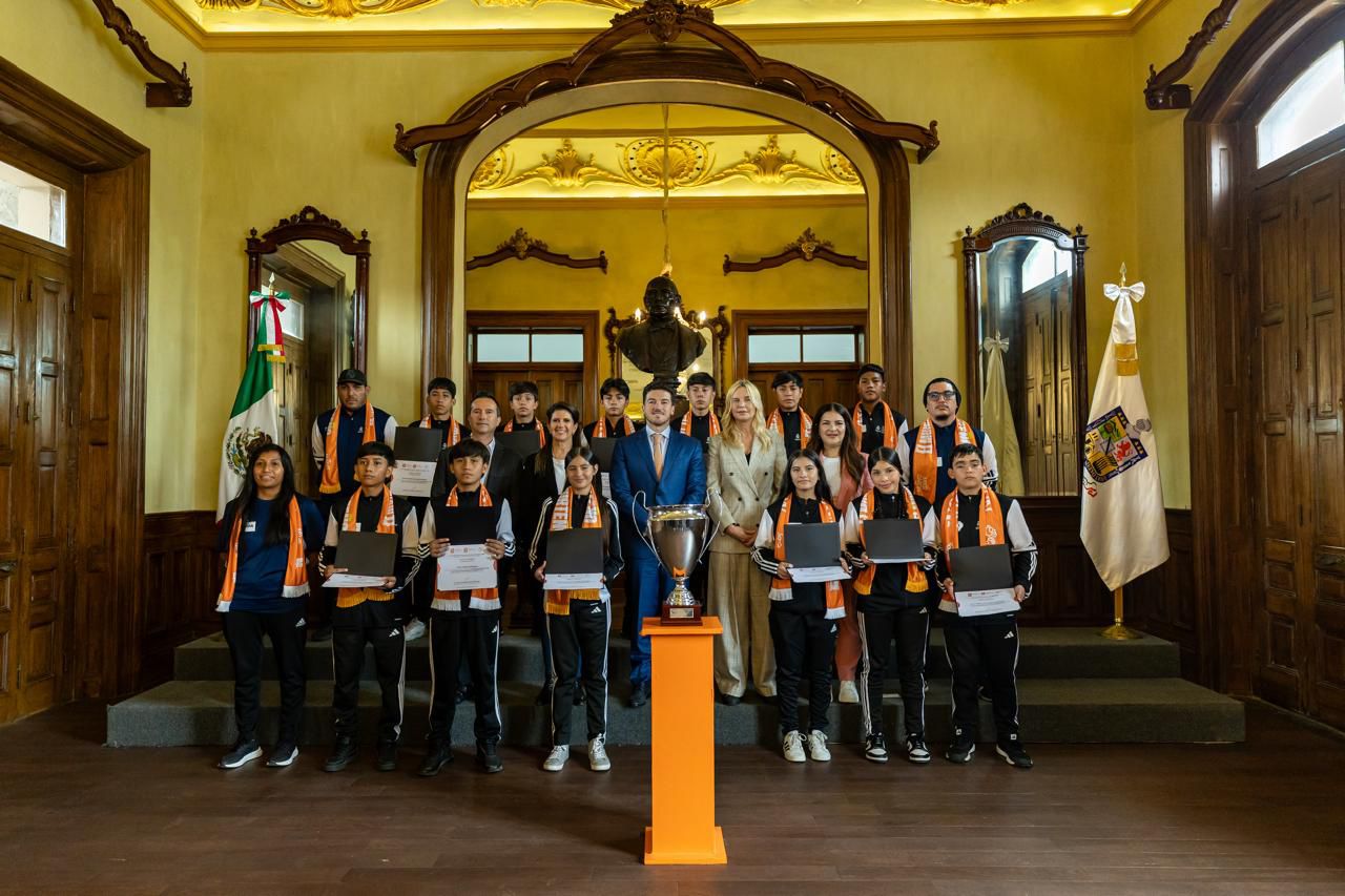 Samuel García reconoce a equipo campeón de la fundación Real Madrid; tendrán apoyo con “Ayudemos a los Atletas”