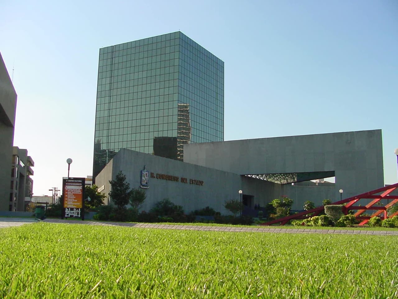 Congreso de NL aprueba dotar con ambulancias a todos los municipios