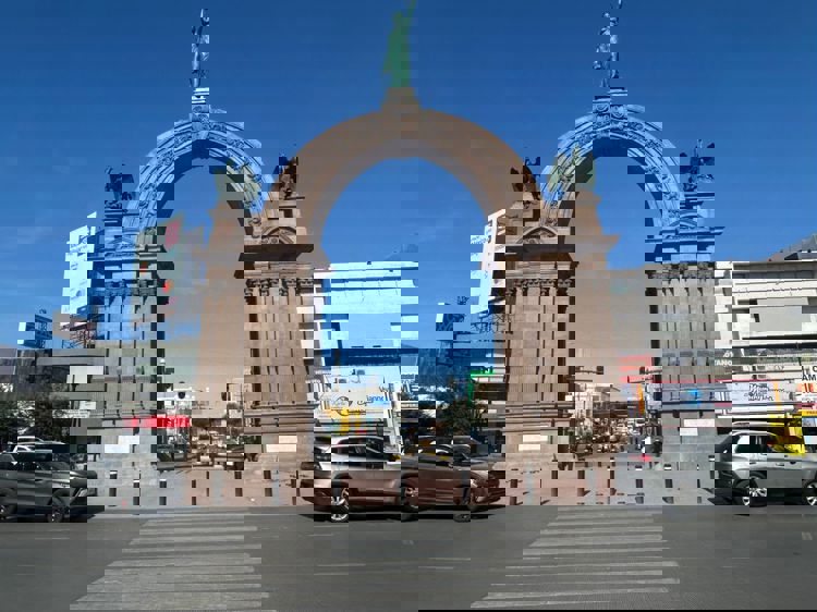 Secretaría de Cultura NL rechaza obras en el Arco de Independencia