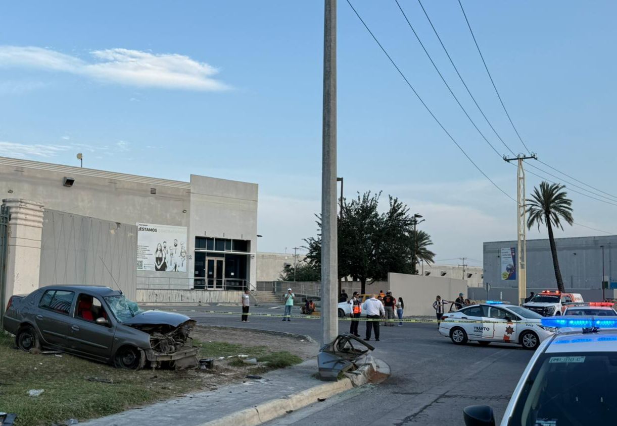 Muere mujer tras estrellarse contra poste en Guadalupe