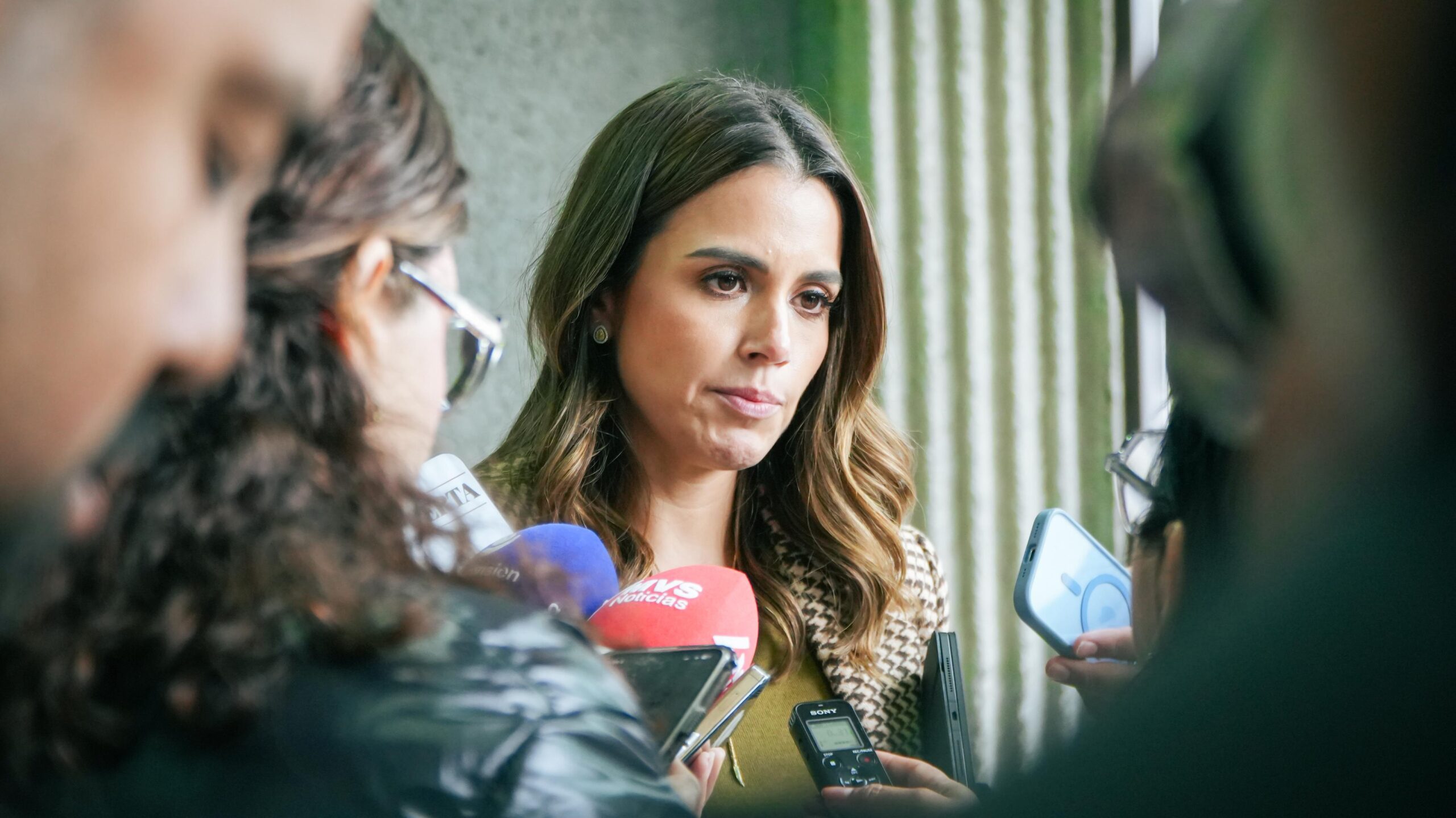 Apuntan a cabildeo del gobernador en bloqueo de presupuesto para NL