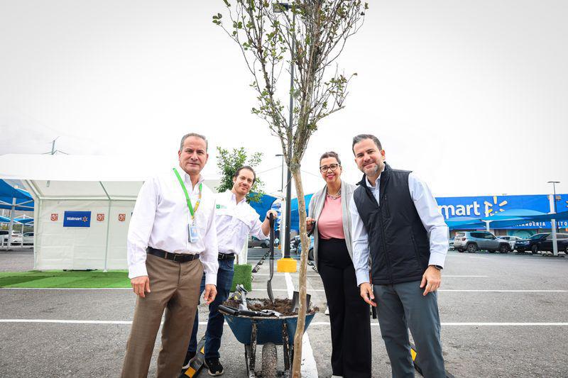 Nuevo León apuesta por estacionamientos verdes