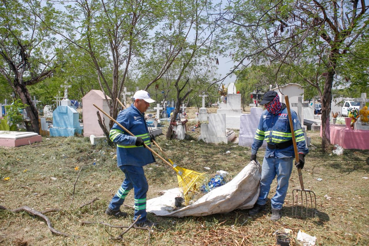 Despliega Monterrey operativo de limpieza y seguridad en Panteones Municipales