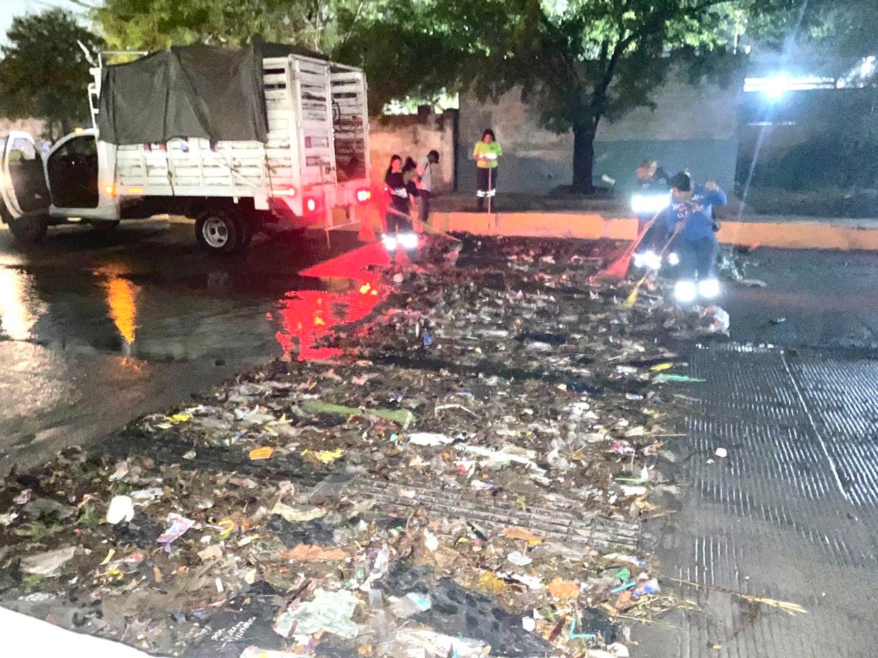 Retiran 30 toneladas de basura en calles de MTY tras lluvias
