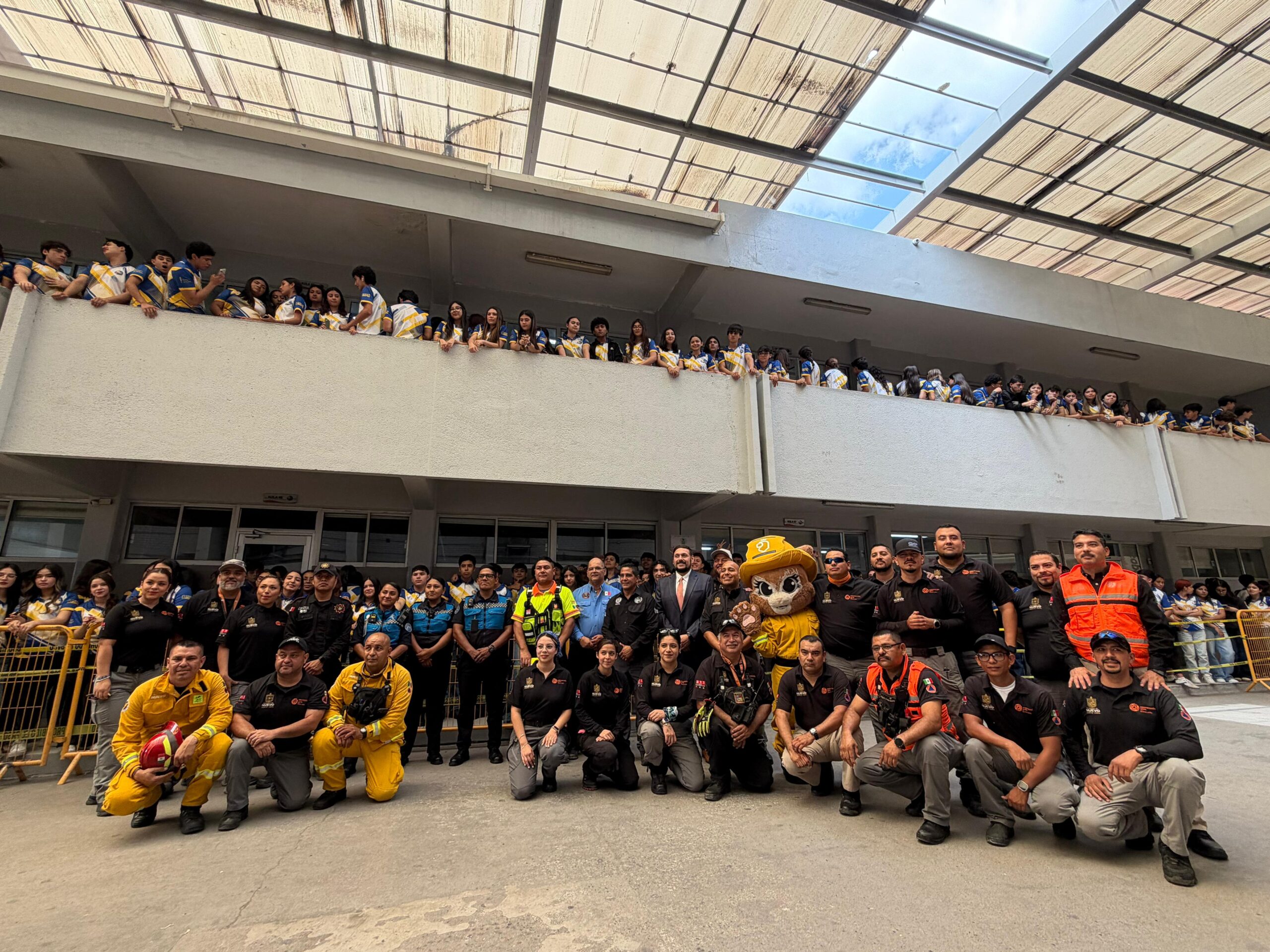 Corporaciones de auxilio participan en jornada de prevención estudiantil en la UANL