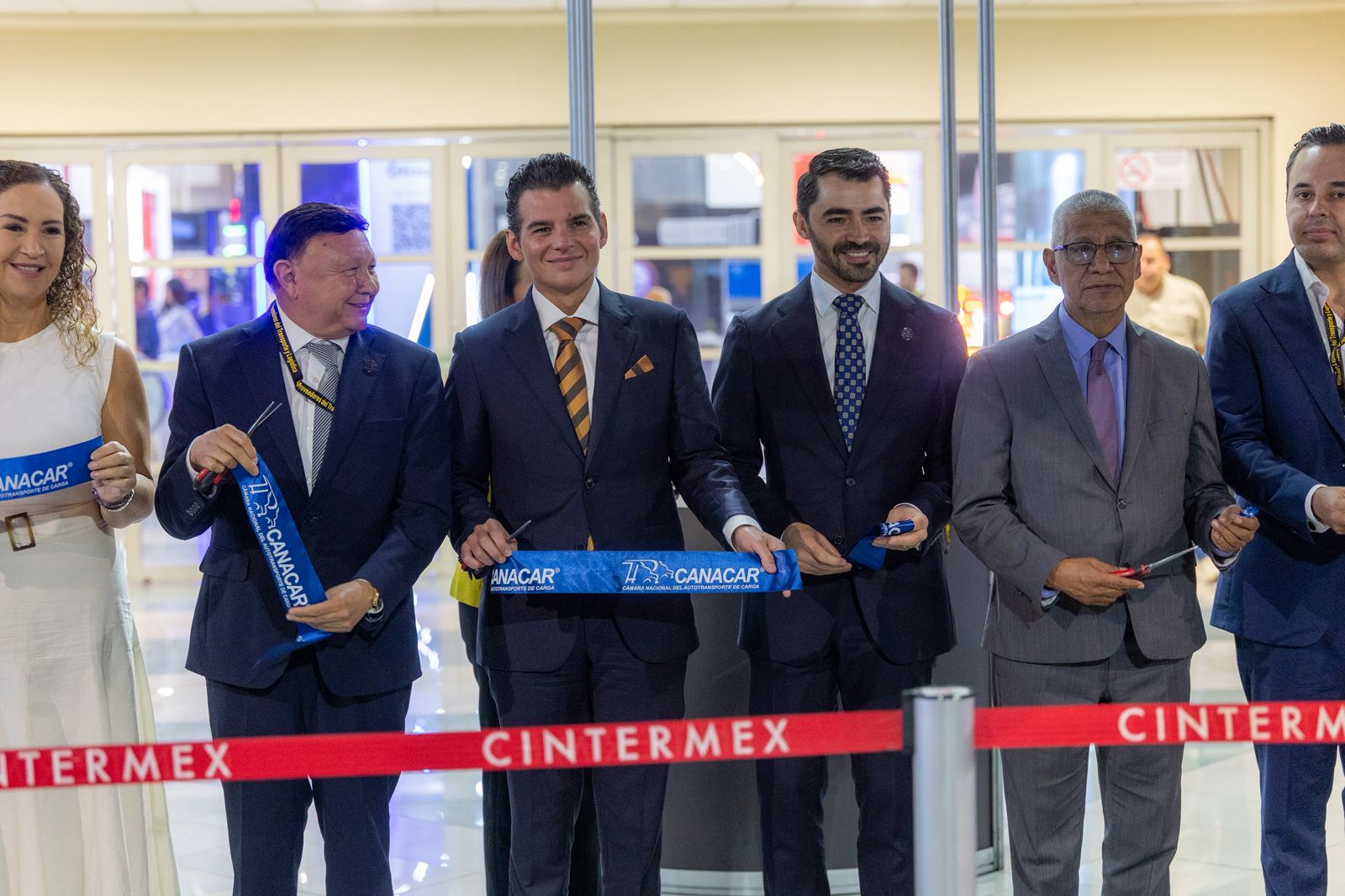 Reconoce Miguel Flores importancia del sector transportista para el desarrollo económico