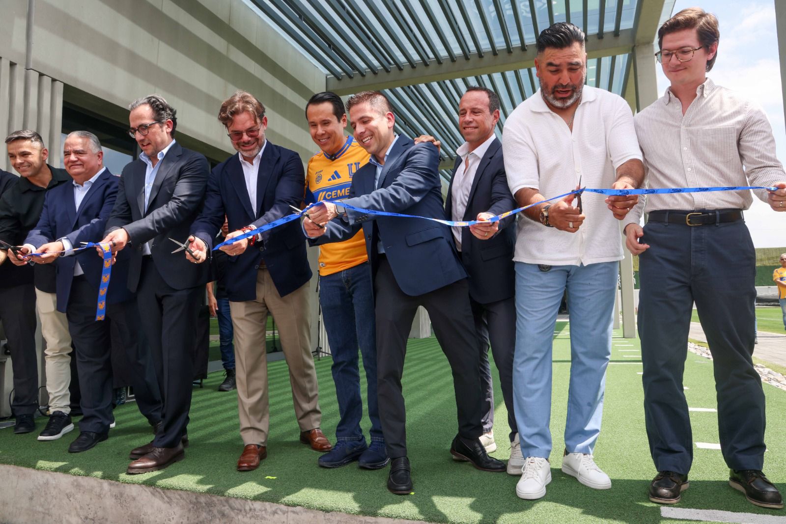 INAUGURAN NUEVA CUEVA TIGRES EN SAN NICOLÁS