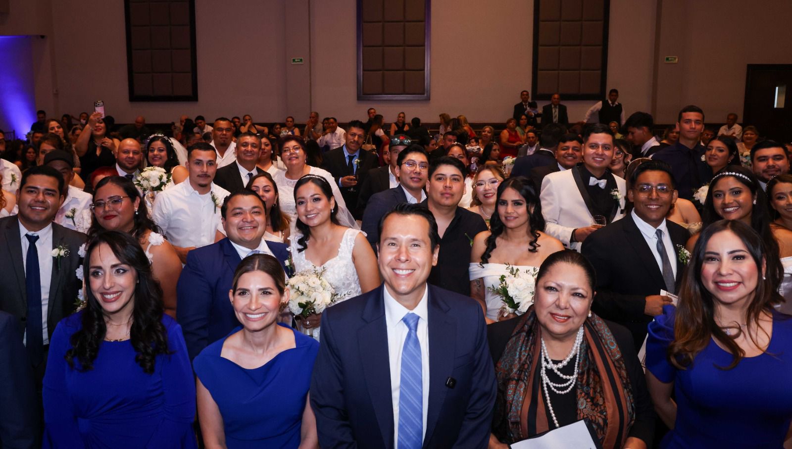 Une San Nicolás a 21 parejas en matrimonio; le dan el si a la famailia