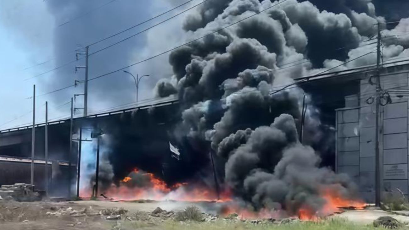 Choque entre tren y pipa causa la muerte de dos personas en Queretaro
