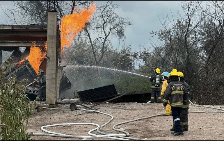 Explosión de pipas de gas en Puebla provoca evacuación de 2 mil personas