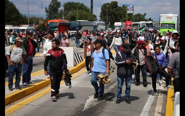 CNTE toma gasolineras en Tuxtla Gutiérrez, Chiapas y regala combustible